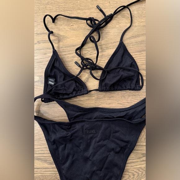 Black Triangle Bikini Set String size XS top Medium bottoms with bag LIKE NEW - Picture 4 of 7